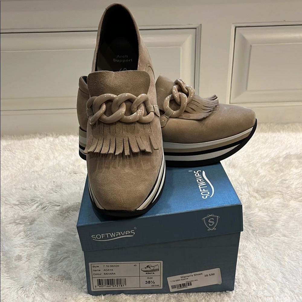 Women’s softwaves chain and tasseled platform loafer